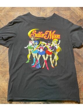 Sailor Moon black graphic character tee women’s large EUC